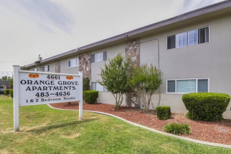 4661 Orange Grove
